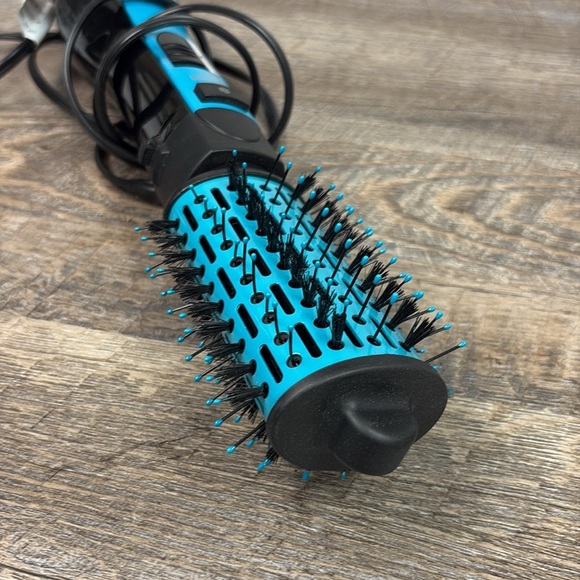 INFINITIPRO BY Conair THE KNOT DR All-in-One Hot Air Hairdryer Brush - Picture 6 of 6